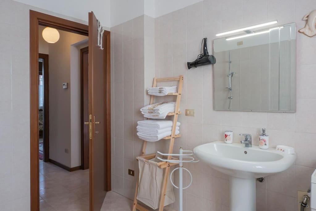Le Rose Apartment Venegono Superiore Екстериор снимка