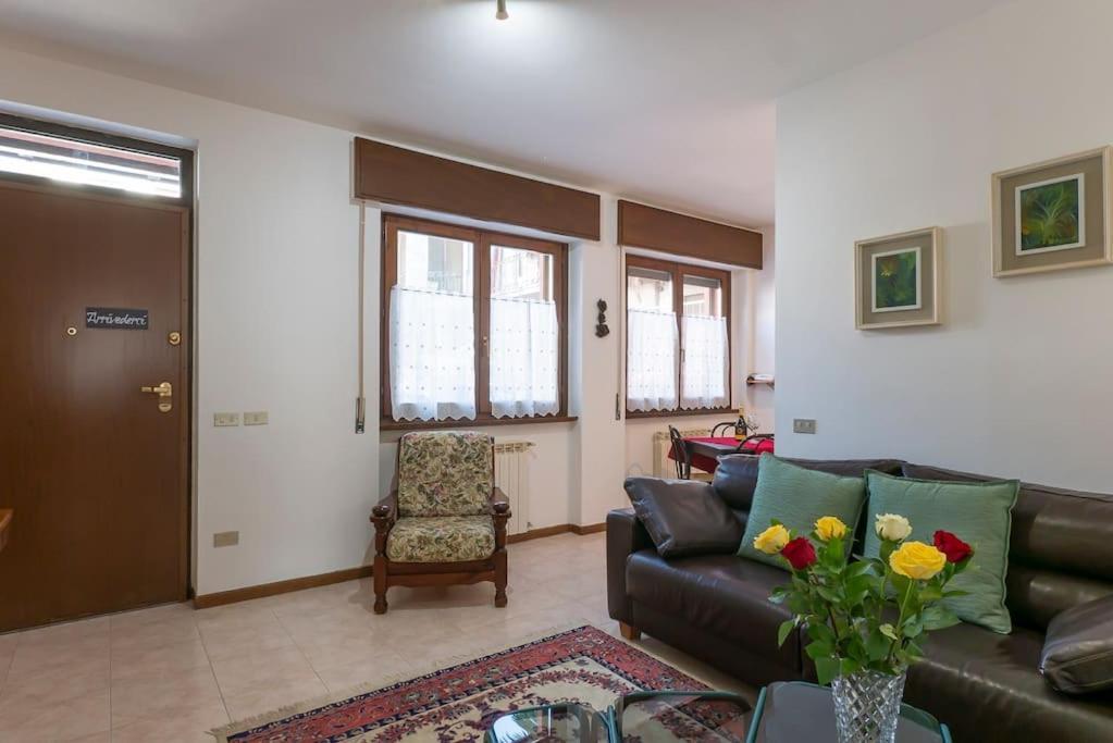 Le Rose Apartment Venegono Superiore Екстериор снимка